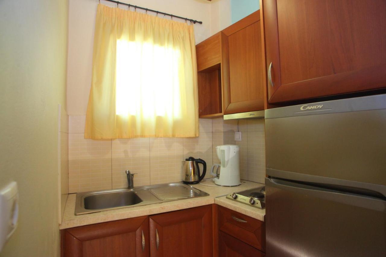 Vicky Apartments Nikiana Esterno foto