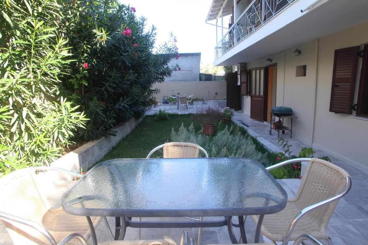 Vicky Apartments Nikiana Esterno foto